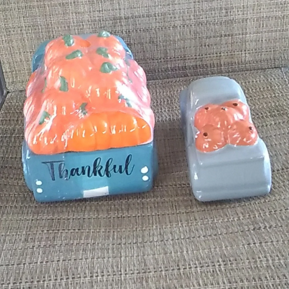 Ceramic Pumpkin Truck Cookie Jar & Small Truck Decoration (Set of 2)